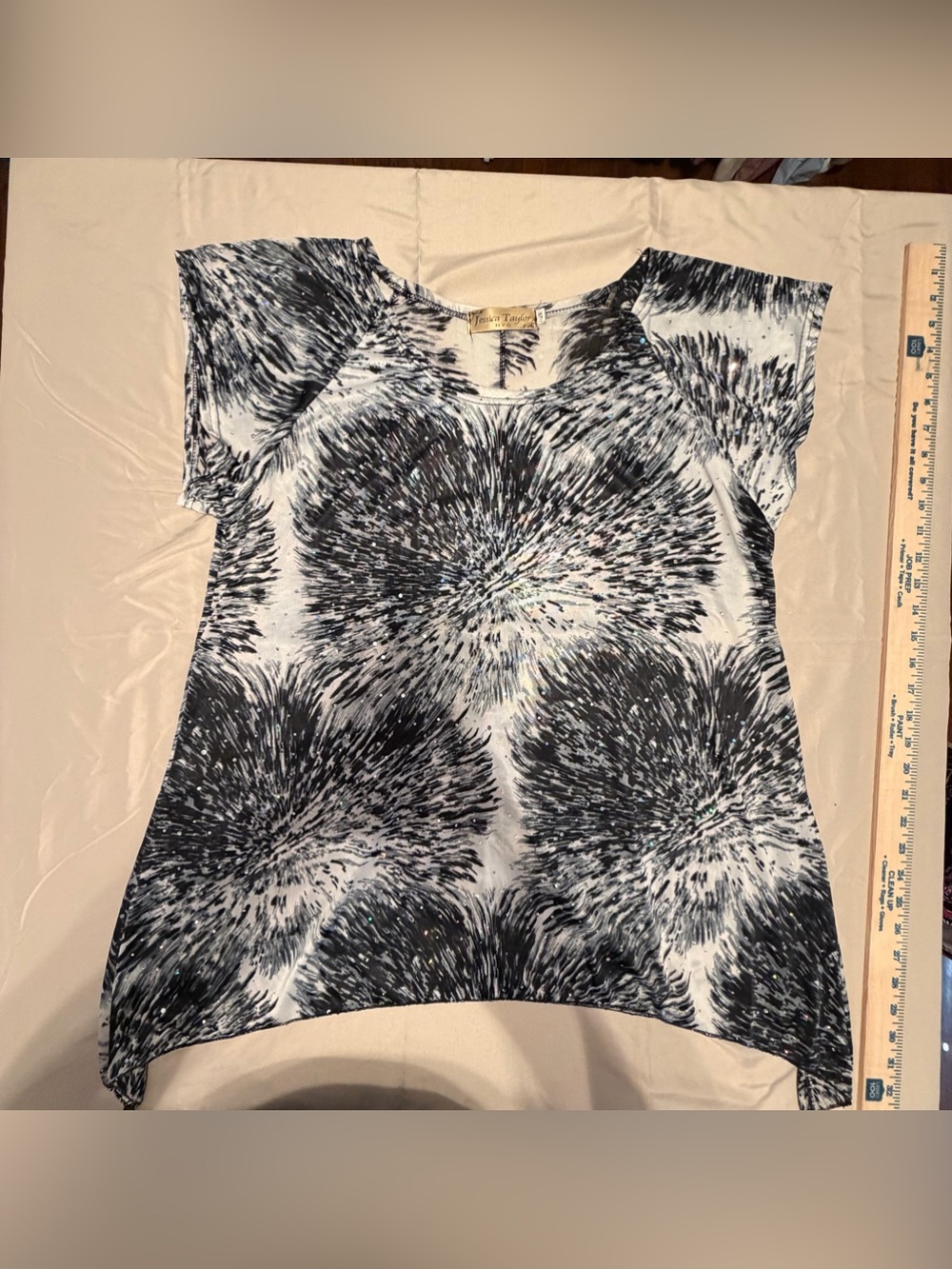 Taylor‎ & Sage Black and White Burst-Print Short Sleeve Tee